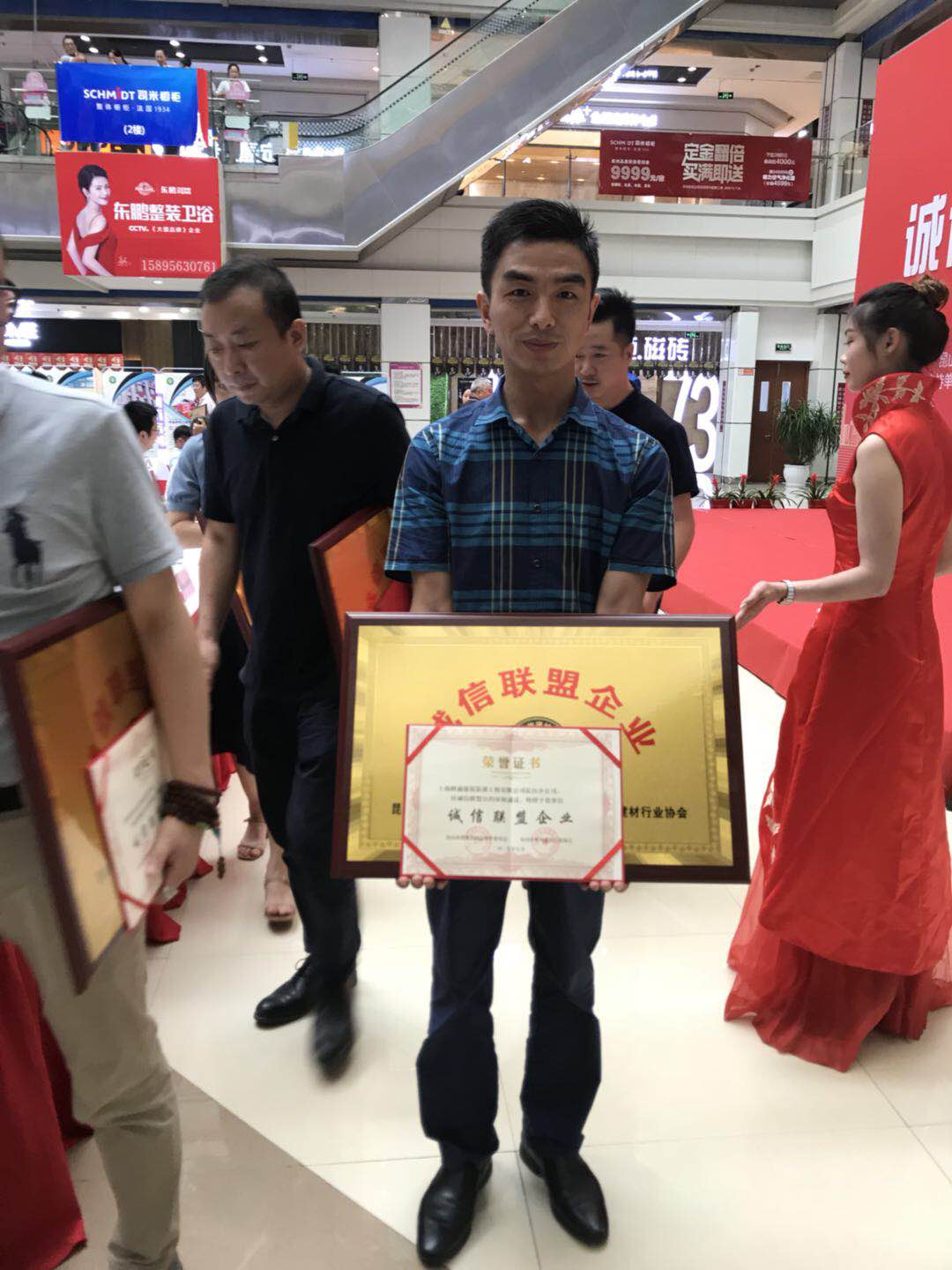 朗通裝飾榮獲“誠(chéng)信聯(lián)盟企業(yè)”
